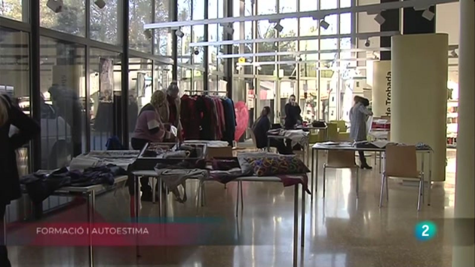 Formació i autoestima, Més dones al capdavant i Passivitat en els talls de llum a La Metro