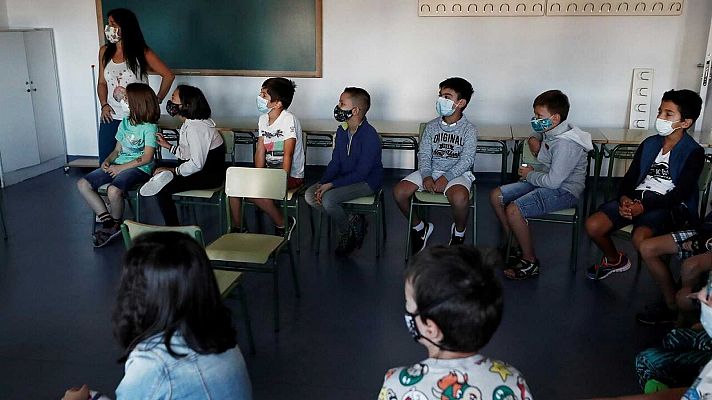 Aumentan los contagios y las aulas confinadas en centros educativos de toda España