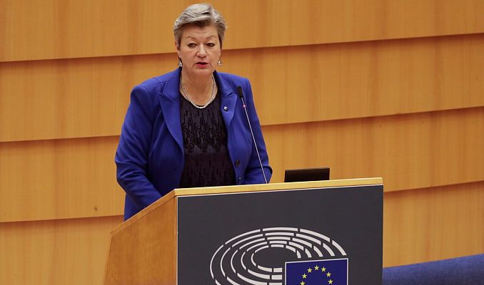 El Parlamento Europeo pide transparencia en los contratos de las vacunas contra la COVID- 19