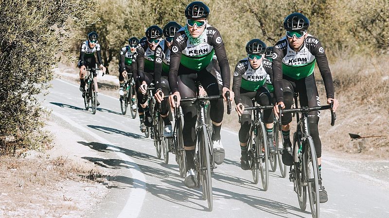 Perico e Indurain apadrinan a la joven plantilla del Kern Pharma en su salto de categoría