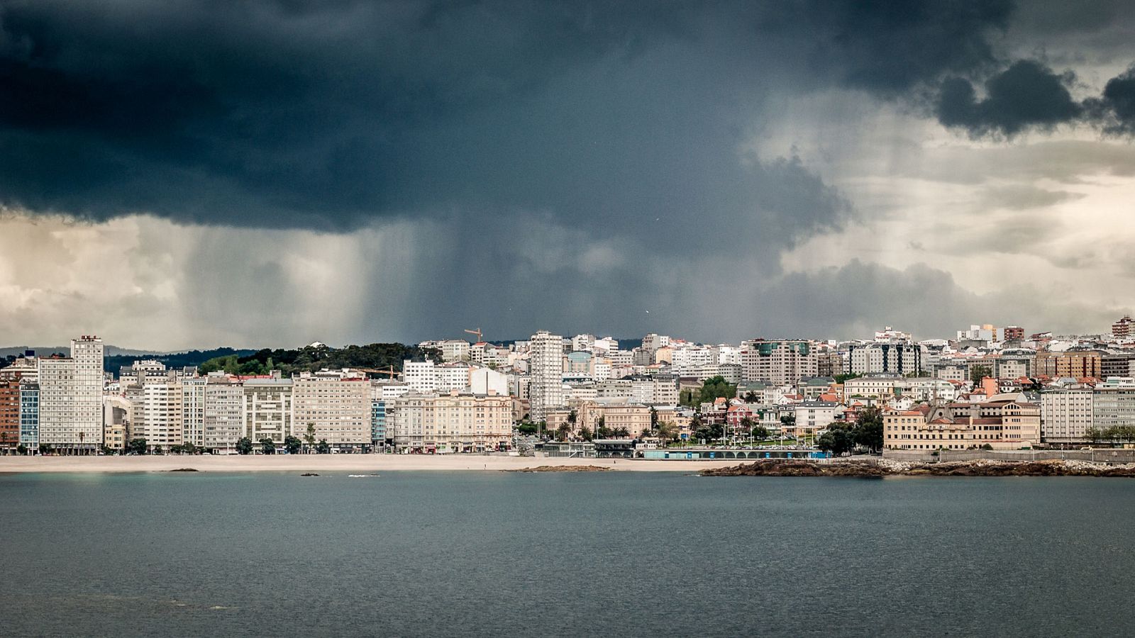 Lluvias persistentes en oeste de Galicia, sistema Central y en Estrecho