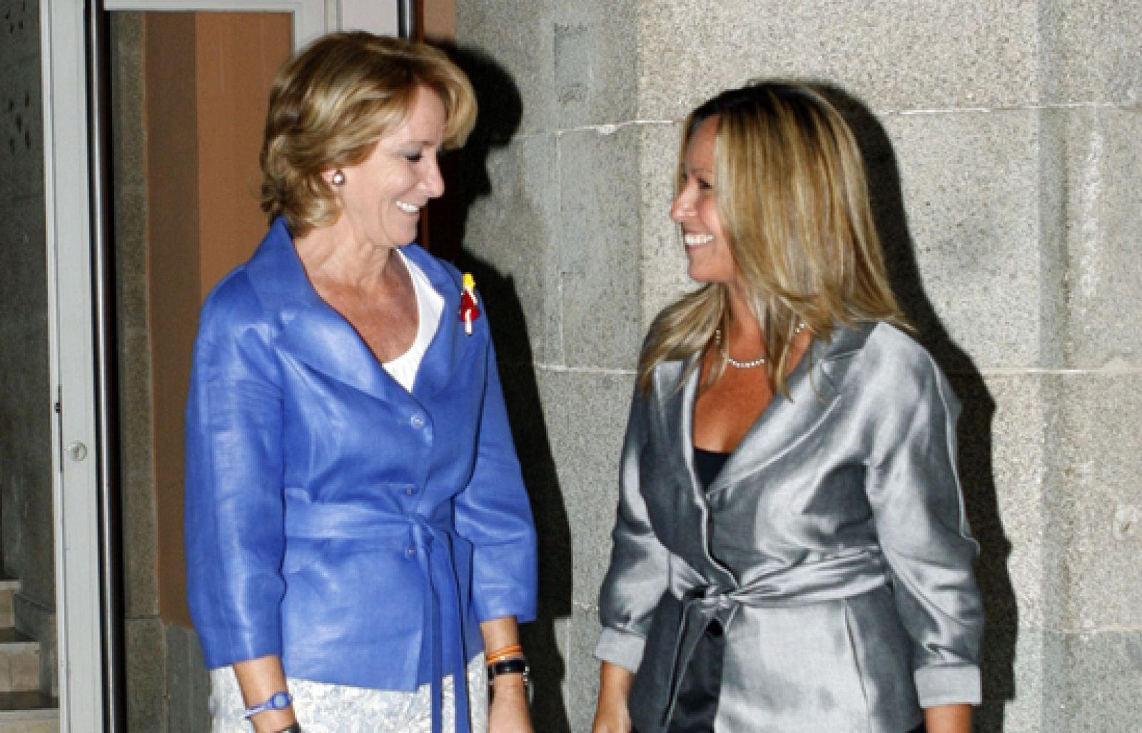 Encuentro entre Trinidad Jiménez y Esperanza Aguirre - Ciencia y tecnología en Rtve.es | Ver