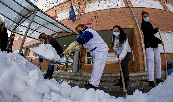 Telediario 1 - Los colegios vuelven a abrir en Madrid a pesar de las malas condiciones