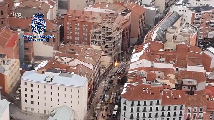 Imágenes aéreas de la explosión de un edificio en el centro de Madrid