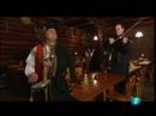 En portada - La bella raptada. Contraportada