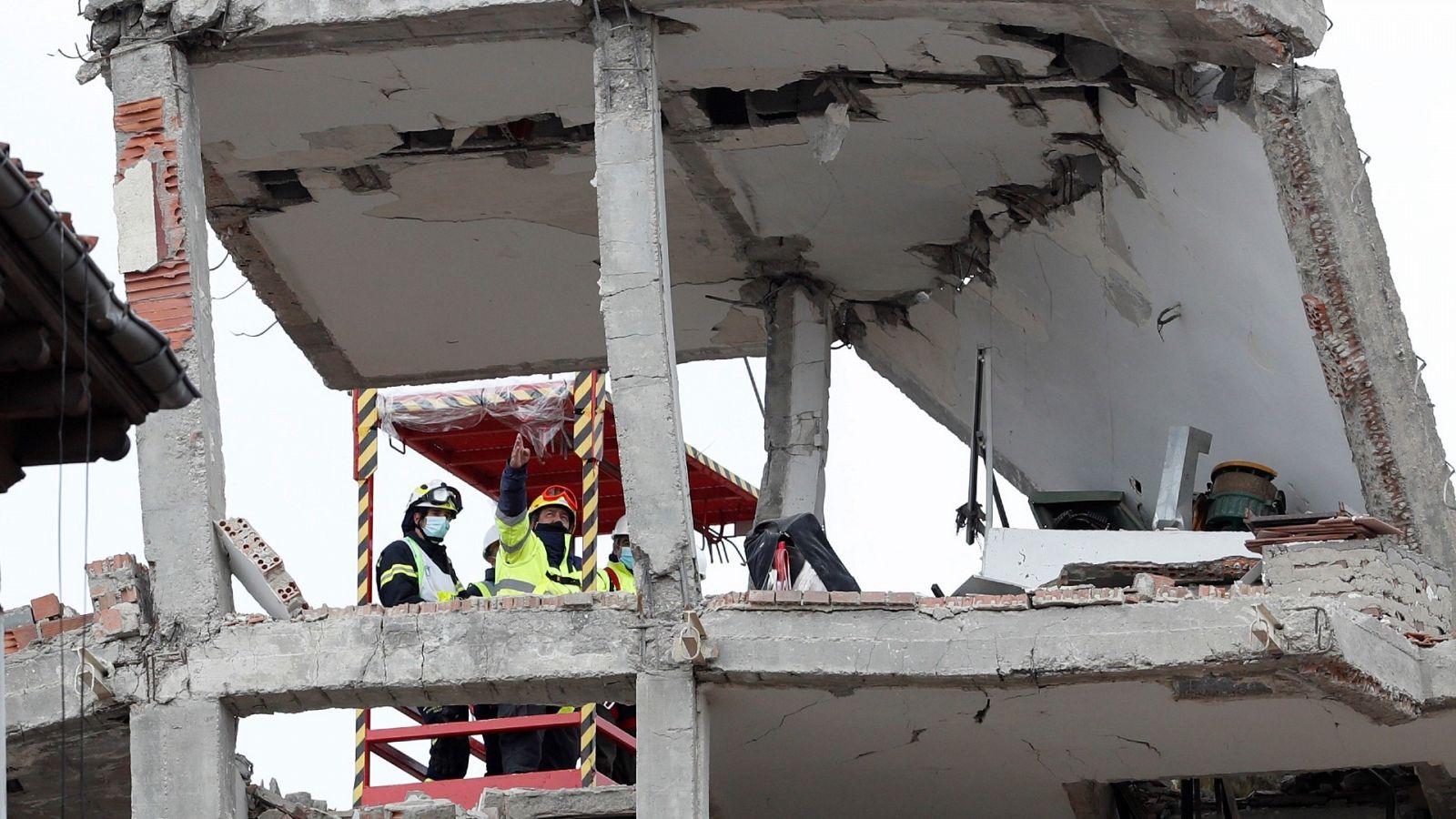 La Policía busca pruebas tras la explosión en Madrid