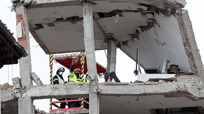 La Policía emplea drones para buscar pruebas tras la explosión en un edificio en Madrid