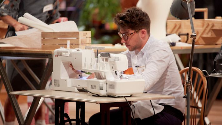 Maestros de la costura - El percance que impidió a Lluís vestirse como sus compañeros