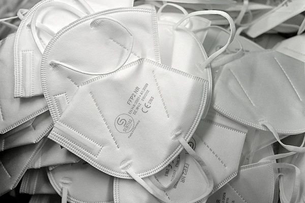 Telediario 1 - Francia y Alemania exigen mascarillas FFP2 o quirúrgicas en transporte público y comercios