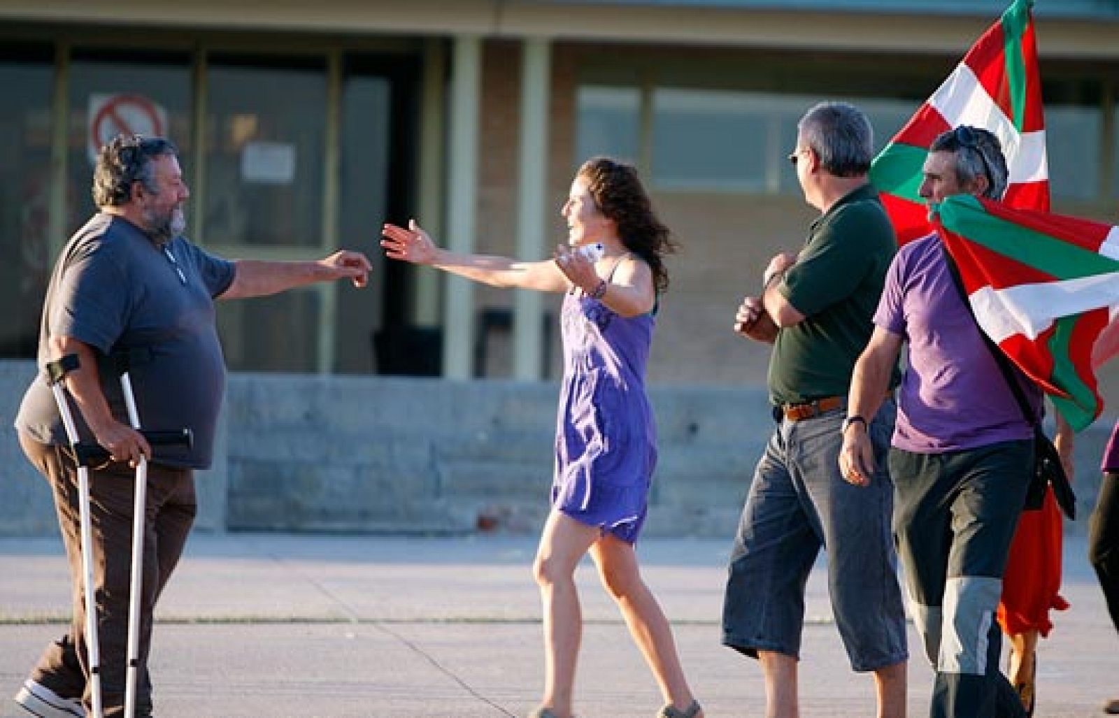 El juez Baltasar Garzón dicta una orden de busca y captura contra Maite Aranalde | Ver