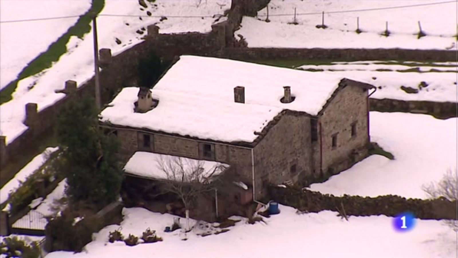 La nieve ha aislado más aún entornos rurales como la Vega de Pas