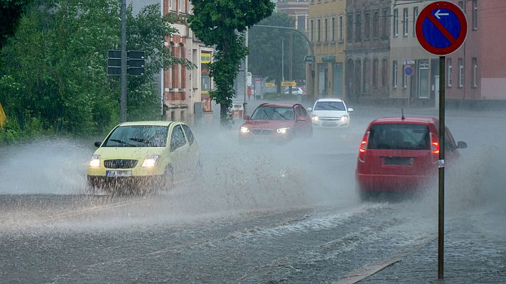 Precipitaciones localmente fuertes o persistentes en el entorno de Galicia, Cantábrico oriental, norte de Navarra y Pirineo occidental