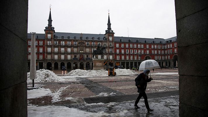 Madrid adelanta el cierre de hostelería y comercio a las 21 y prohíbe reuniones de más de cuatro personas