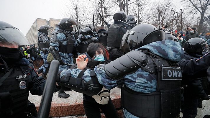 Telediario 1 - Un millar de detenidos en protestas en apoyo a Navalny