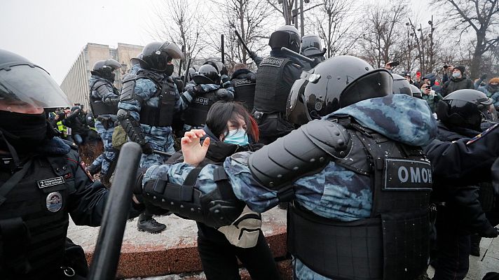 Un millar de detenidos en protestas en apoyo a Navalny