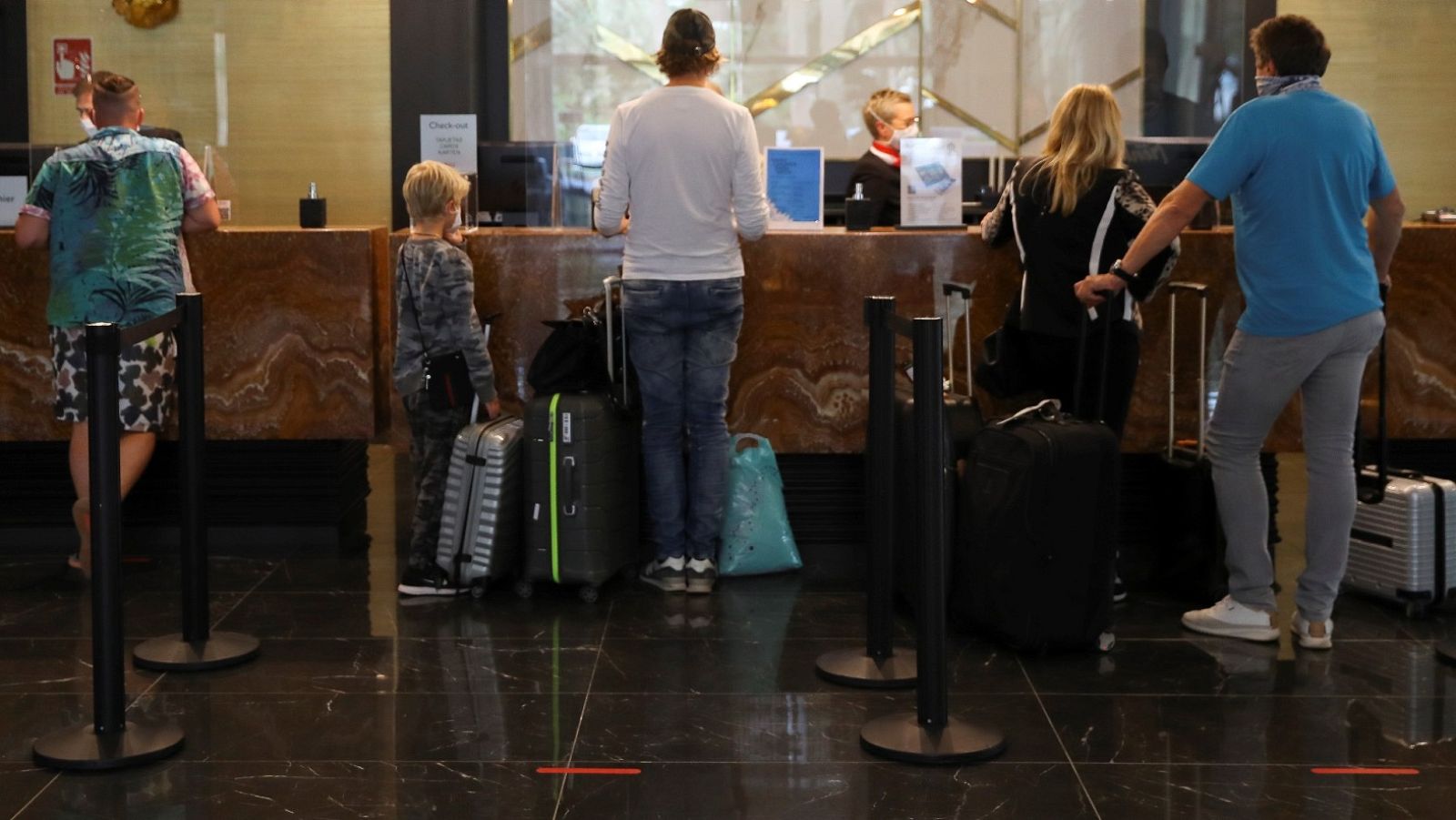 Los hoteles canarios echan el cierre ante la falta de turistas extranjeros