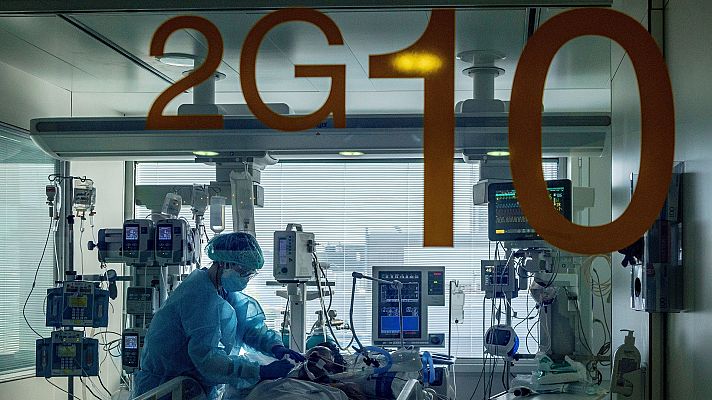 Telediario 1 - Las UCI, al 200% de su capacidad original