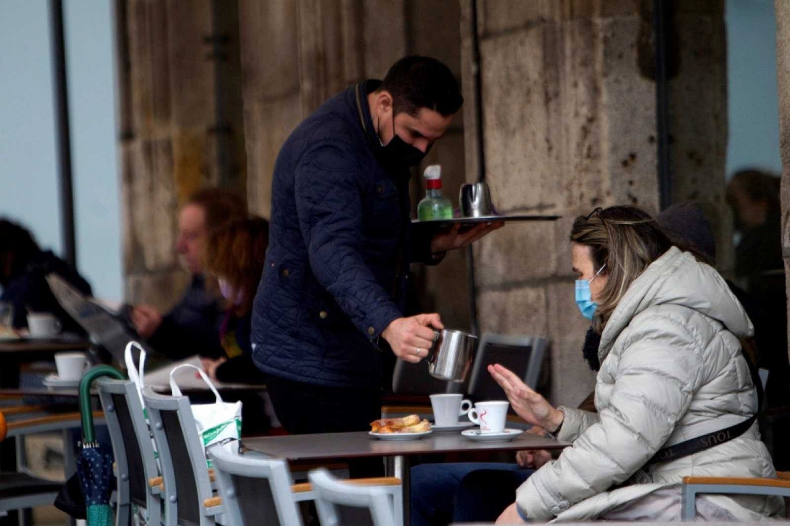 Galicia cierra la hostelería y limita todas las reuniones convivientes ante la tercera ola de coronavirus