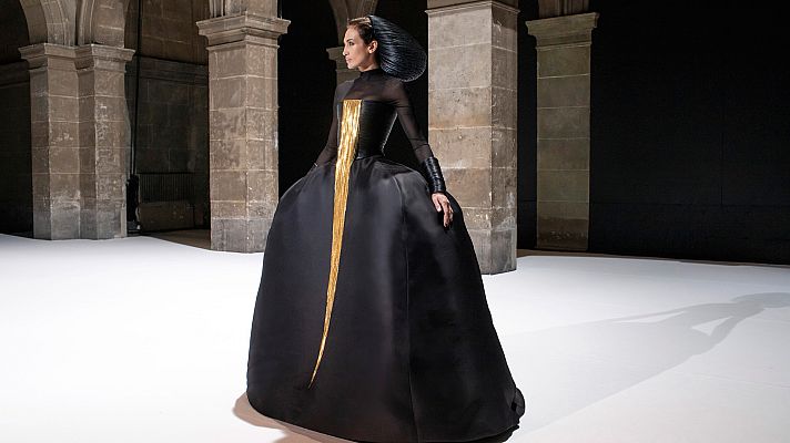 Gente y tendencias - Nieves Álvarez, una bellísima 'Menina' para Stéphane Rolland