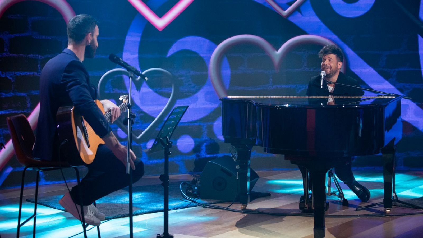 Duelo de canciones románticas entre Dani Rovira y Pablo López - La noche D | Ver