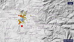 Los vecinos salen a la calle en Granada por miedo a los terremotos