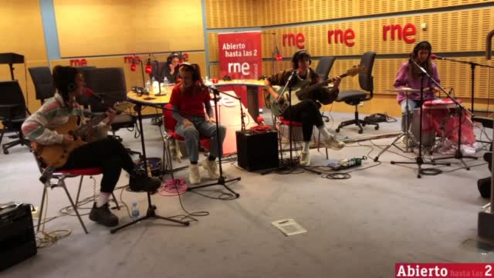 Abierto hasta las 2 - Ginebras Video de  'La típica canción' - 24/01/21 - Ver ahora