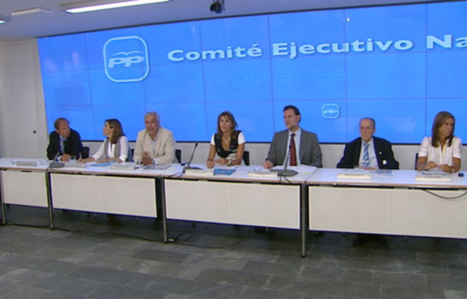 Rajoy ha anunciado la presentación de un documento en el que se demostrará el trato discriminatorio que sufre el PP por parte de la Fiscalía.