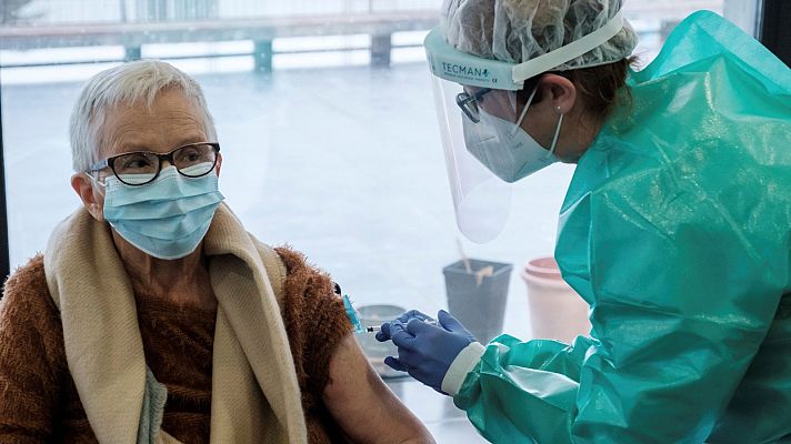 Telediario 1 - Las comunidades reaccionan ante los retrasos de las vacunas