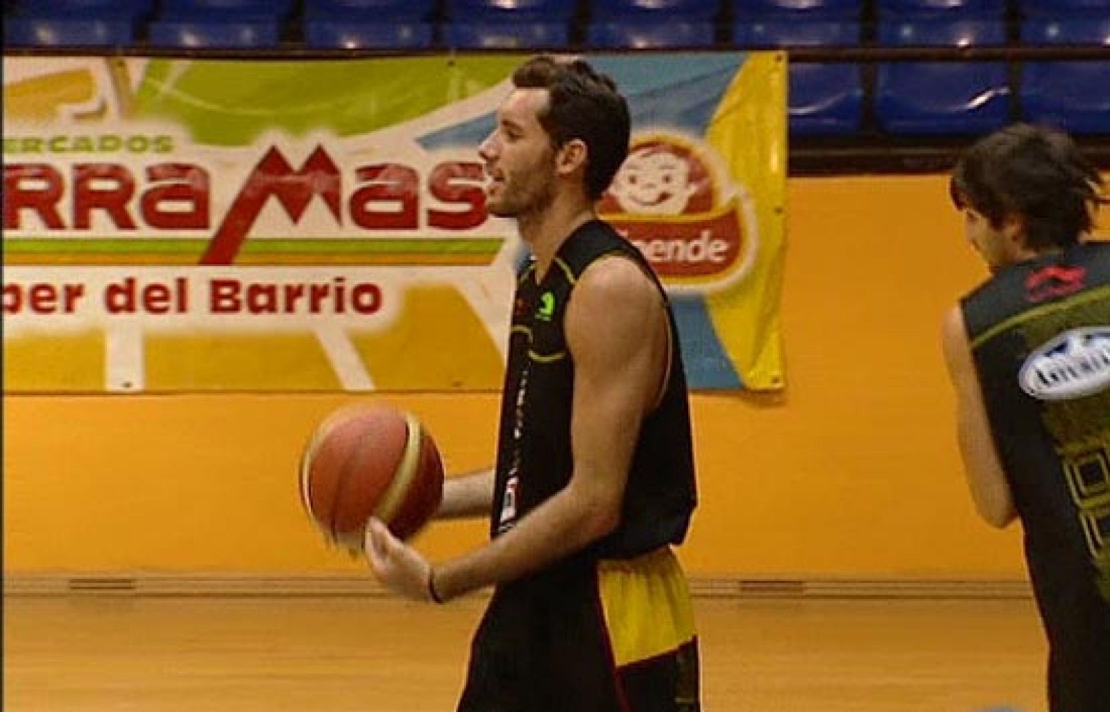 Rudy Fernández ha hecho saltar la alarmar en la última sesión de la selección española de baloncesto. El alero ha sufrido un pinchazo en un muslo y ha tenido que retirarse de los entrenamientos.