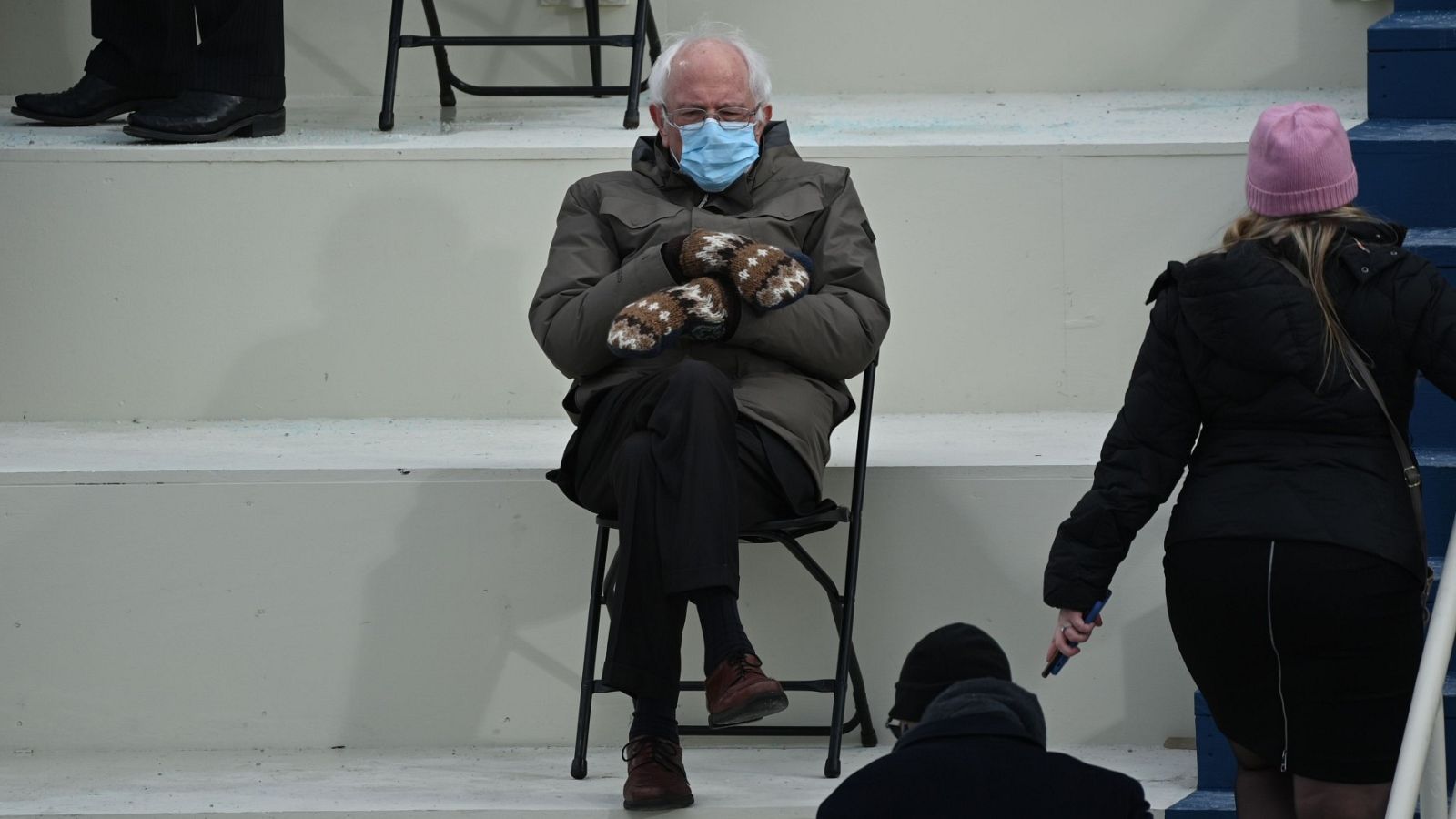 Bernie Sanders recauda casi dos millones de dólares para caridad gracias a su look durante la investidura de Biden