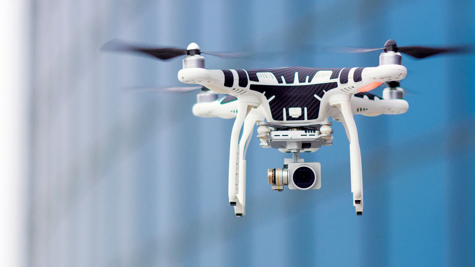 Una veintena de drones vigila Madrid