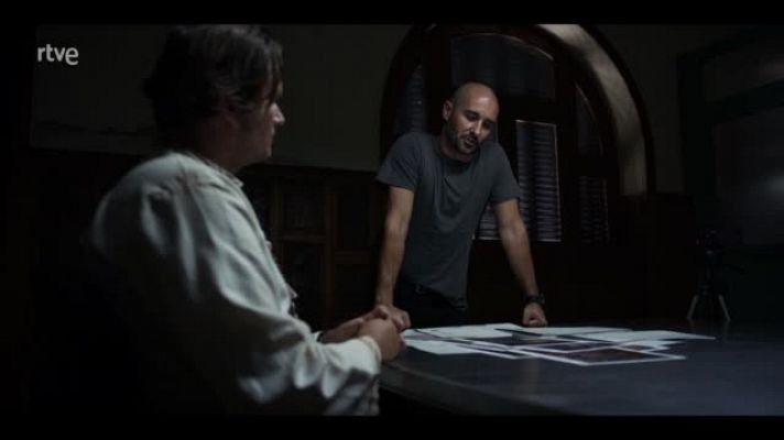 La caza - Víctor interroga al Mago