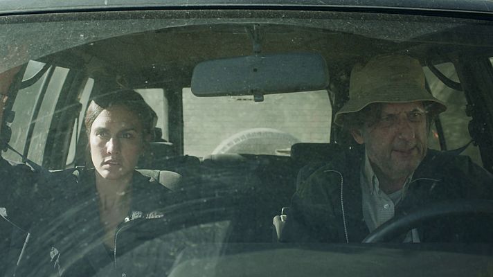 La caza - Sara busca ayuda en Biel