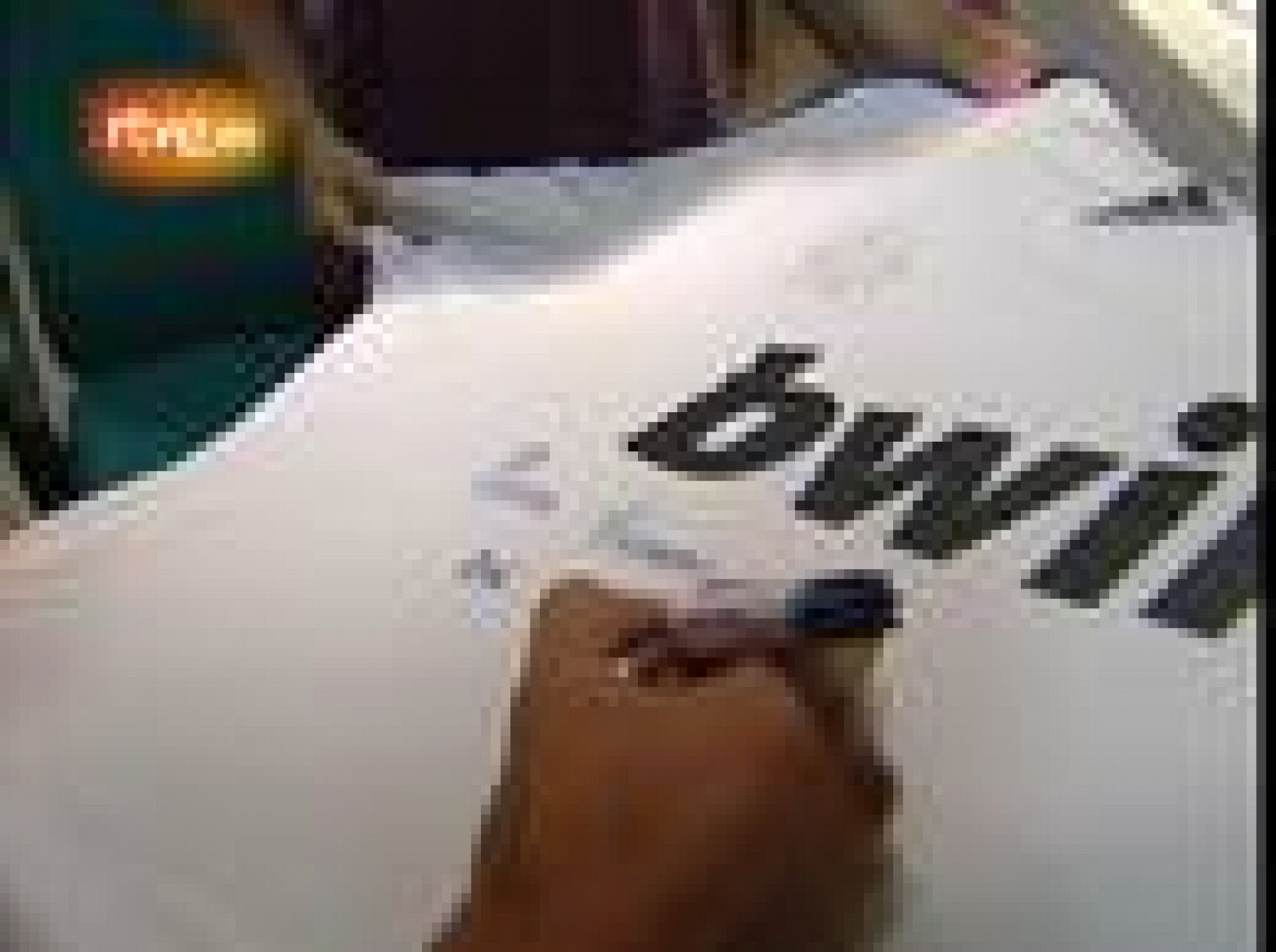 Ya hay ganador de la camiseta de Álvaro Arbeloa. El jugador del Real Madrid ha contestado a una de las preguntas enviadas por los internautas de RTVE.es.