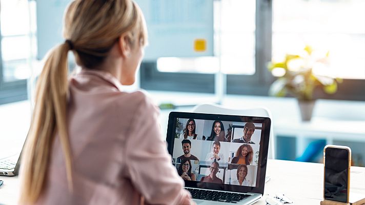 Telediario 1 - El teletrabajo aumenta la sensación de soledad en jóvenes