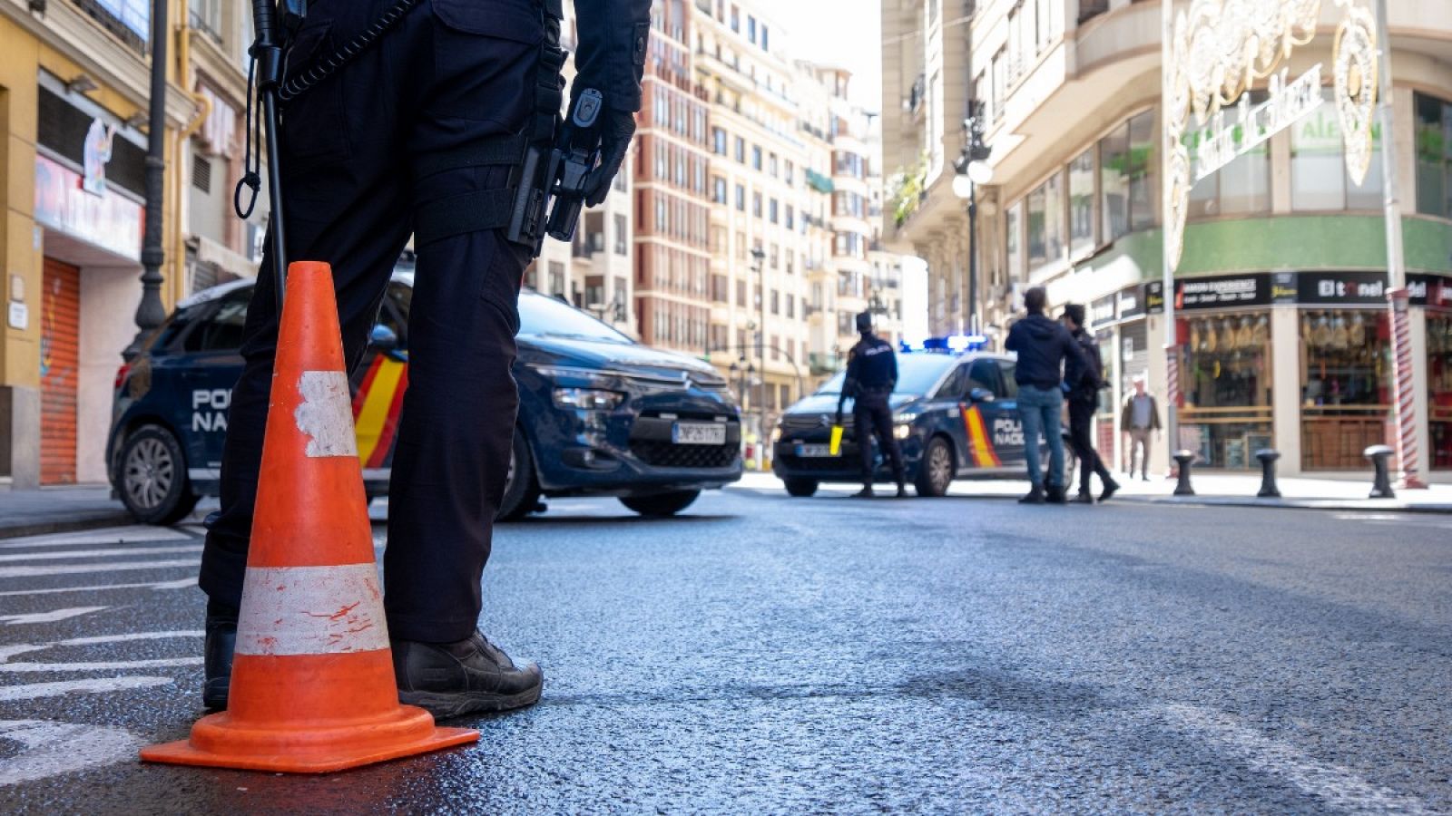 Coronavirus | Tres detenidos y varios heridos leves en el desalojo de un local en Madrid