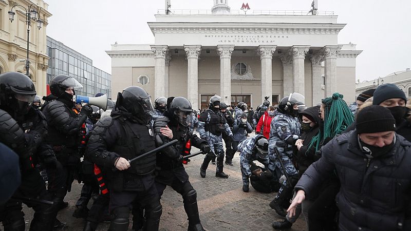 Gran despliegue policial en las principales ciudades de Rusia para atajar las protestas en favor de Navalny