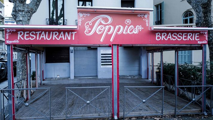 Un grupo de hosteleros desafía las restricciones en Francia y abre sus negocios de manera clandestina