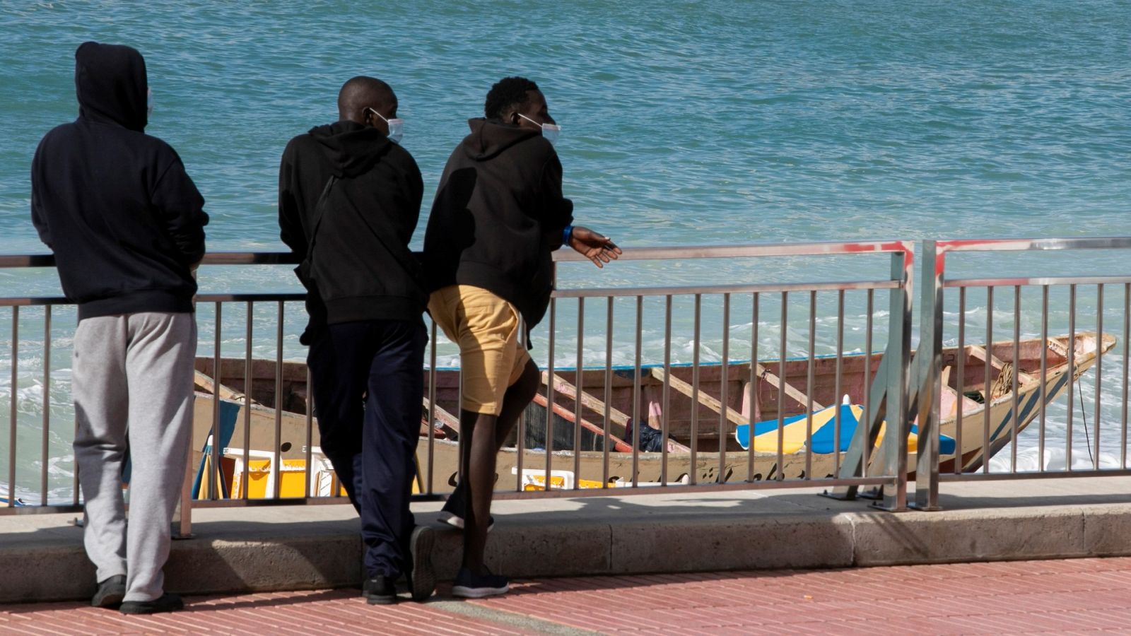 Más de 70 migrantes han sido expulsados por mal comportamiento de los hoteles canarios, según Cruz Roja
