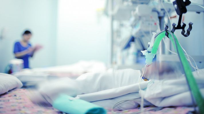 Juzgan a dos enfermeras por la muerte de una niña