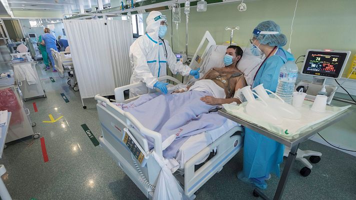 Telediario 1 - ¿Un año de "medicina de guerra"?