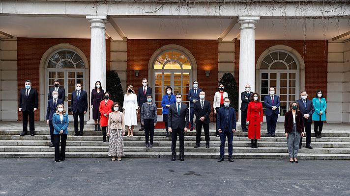 La hora de La 1 - El Consejo de Ministros actualiza su foto de familia tras los cambios de Darias e Iceta