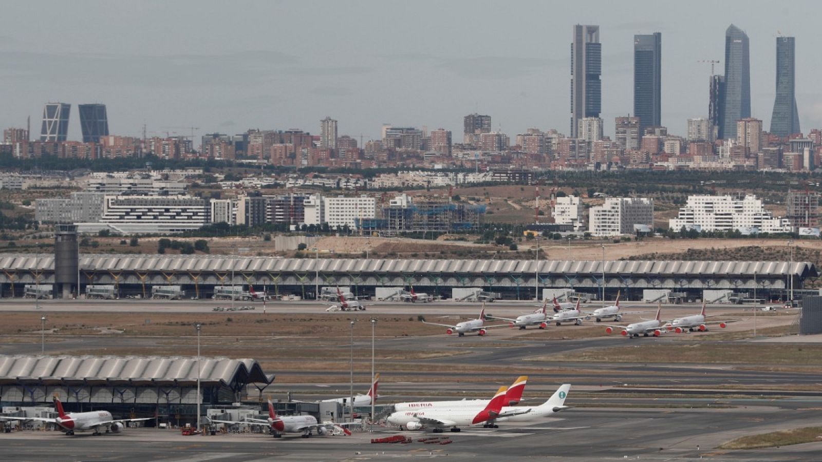El Gobierno restringe los vuelos de Brasil y Sudáfrica