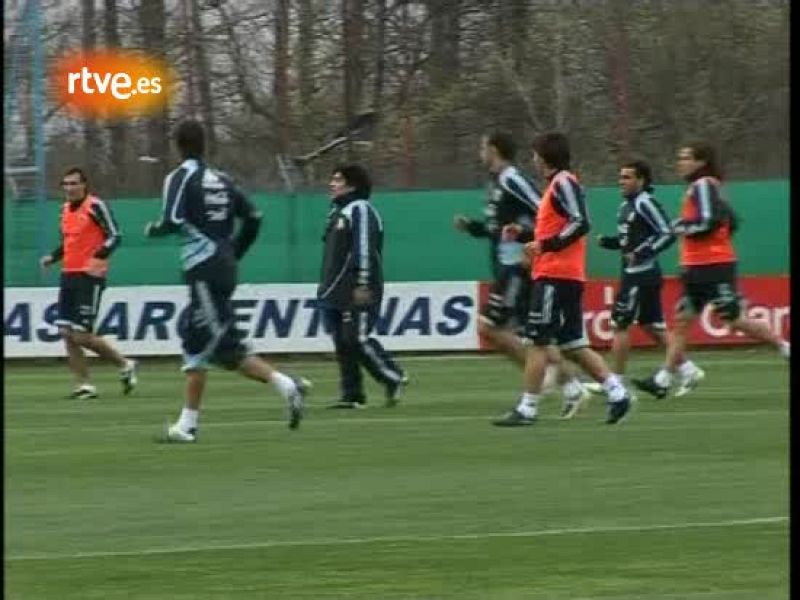  La selección de Maradona necesita ganar a Brasil en Rosario para no perder la cuarta plaza, última plaza que permite la clasificación para el Mundial.