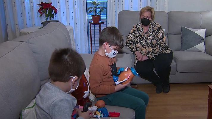 Telediario 1 - Aumentan los contagios intrafamiliares en la tercera ola de coronavirus