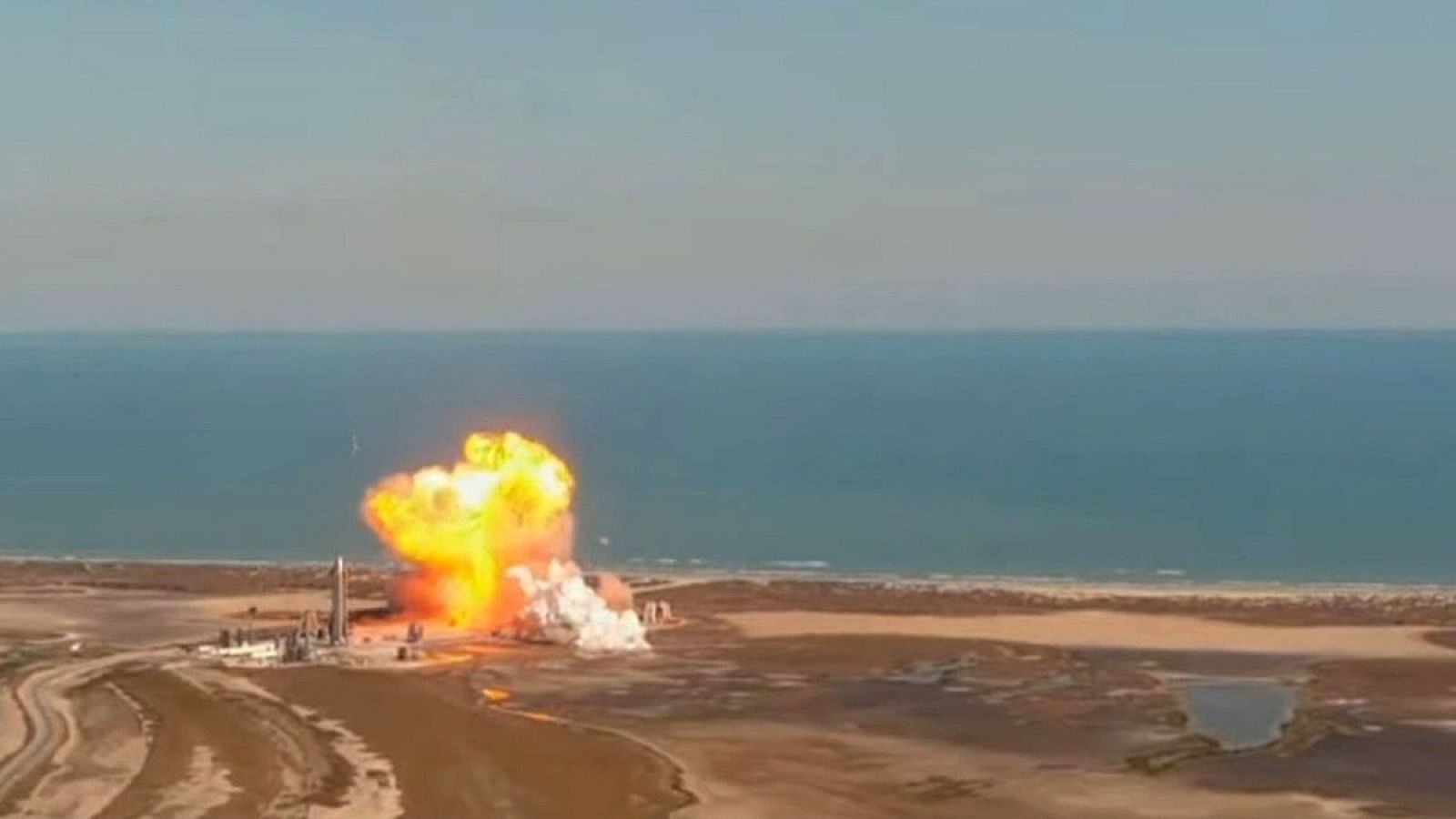 El prototipo de una nave de SpaceX explota en un aterrizaje de prueba