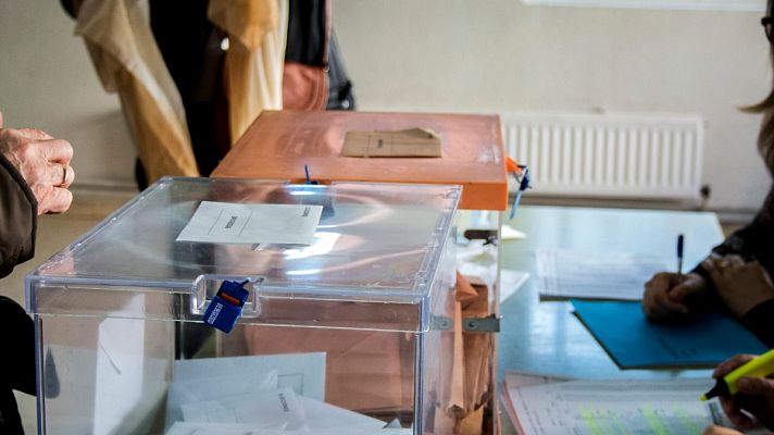 Telediario 1 - Alud de alegaciones para no estar en las mesas el 14F