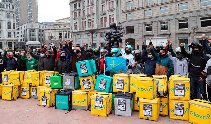 Los 'riders' se manifiestan contra la ley que regulará su situación laboral