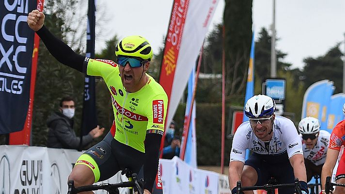  - Así fue la accidentada llegada de la etapa 2 del Tour du Gard
