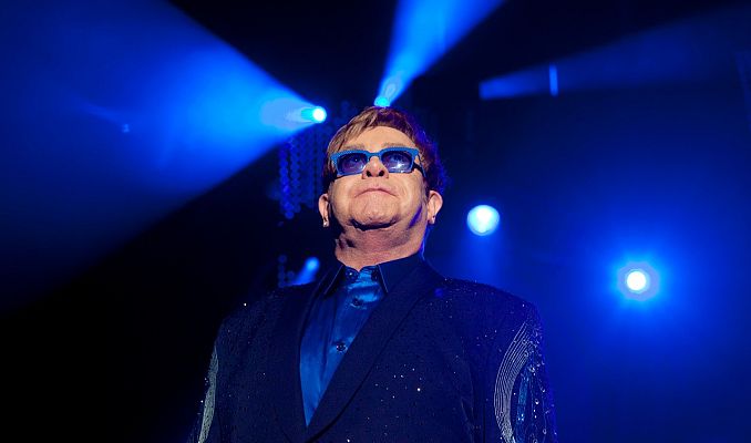 Telediario 1 - Elton John solicita la creación de un visado de libre circulación para los artistas británicos